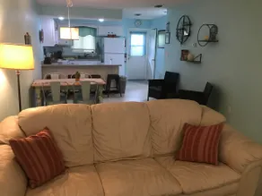 2 Bedroom 1 Bath Right Near The Beach. - Image 5