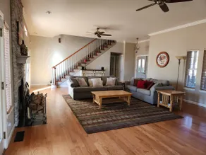 Family Winery Estate · Pet-Friendly Home with Vineyard Views - Image 3
