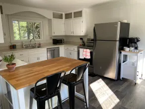 Historic Village Retreat: 2 BR home near Main St. - Image 2