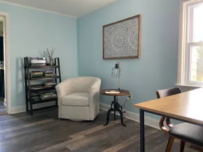 Historic Village Retreat: 2 BR home near Main St. - Image 5