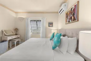Elegant Ocean Penthouse with Pool in South Gap - Image 2