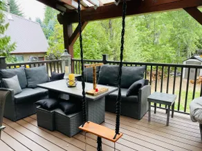 Shuswap Lake House minutes to water and Crowfoot - Image 4