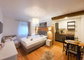Tiny Kozma Apartment - Image 2