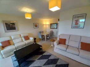 Sleeps 6, 3 bedrooms,Parking, close to town centre - Image 3