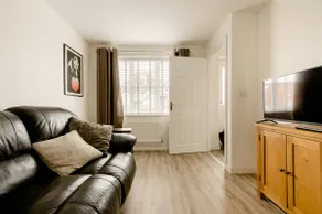 Great location - clean, comfy and well equipped - Image 3