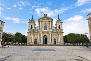 3 ROOMS 4****, IN THE HEART OF THE HISTORIC DISTRICT OF VERSAILLES - Image 3