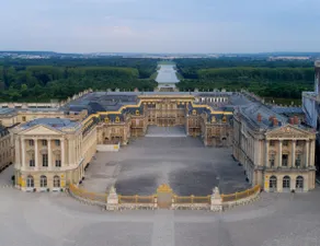 3 ROOMS 4****, IN THE HEART OF THE HISTORIC DISTRICT OF VERSAILLES - Image 2