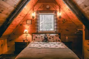 Cozy 4-season Cabin on Pond - ”East Cabin” - Image 4