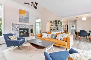 Sweeping Lake Views from Every Room! - Image 4
