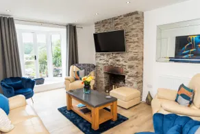 Modern House nr Beach and Bars with Access to Pool - Image 3