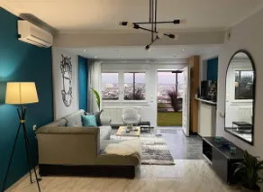 Luxury Cityview Apartment with Garden - Image 5