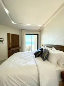 Beautiful beachfront apartment at high standard - Image 4