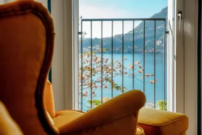 An armchair on the Lake - Image 4