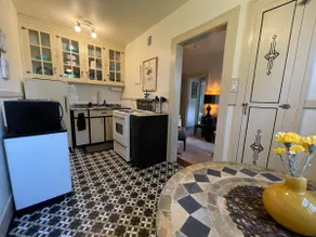 Vera's Suite - Charming renovated one bedroom. - Image 5