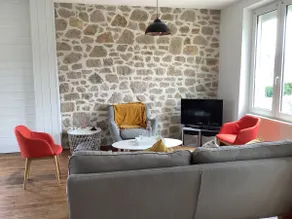 Cozy house with land, close to the center - Image 2