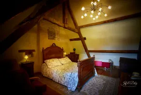 Farmhouse paradise with meadows, forests, animals - Image 3
