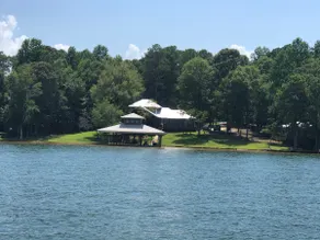Gorgeous 5 star home on Lake Martin, sleeps 13 - Image 5