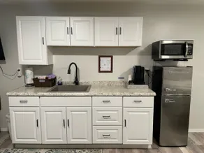 Lakeshore Escape Studio Apartment - Image 3