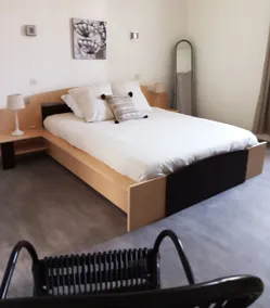 LE 19, townhouse air-conditioned bedrooms - Image 5
