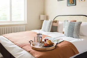 'Fifteen off the Green'- 1 Bedroom Cotswolds Home - Image 2