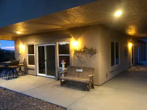 Welcome to Suzanne&Gary's Granite Mountain Getaway - Image 2