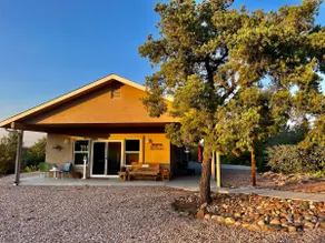 Welcome to Suzanne&Gary's Granite Mountain Getaway - Image 5