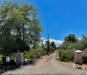 Welcome to Suzanne&Gary's Granite Mountain Getaway - Image 3
