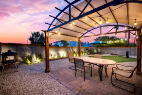Relax and Have Fun King Size Bed + Mini Golf Backyard - Image 3