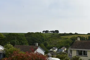 Charming, 3 bed, dog friendly bungalow with lovely views, 5 mins from the beach - Image 5