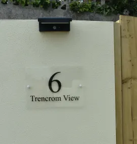 Charming, 3 bed, dog friendly bungalow with lovely views, 5 mins from the beach - Image 2