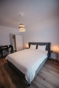 King size bedroom with private bathroom - Image 3