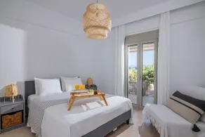 Alice's Seaside Residence - Image 2