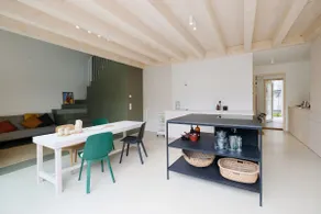 Chic and airy in the heart of Linz - Image 2