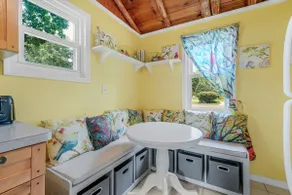 Cabin, rustic elegance w/ hot tub, lake access - Image 4