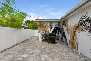Modern 4.5 BR 3 Bath Dream House Heated Pool BBQ - Image 3