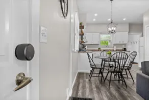 Olive Street Bungalow - Image 4