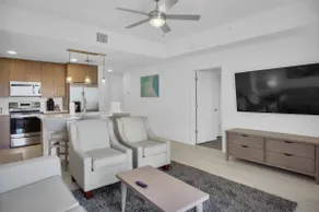 Resort living on the beach - Image 4