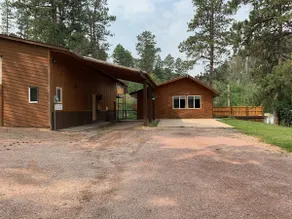 Rock Lodge covered parking and Private Hot Tub! - Image 4