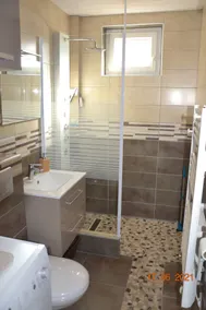 Ground floor apartment in house near city center. - Image 5