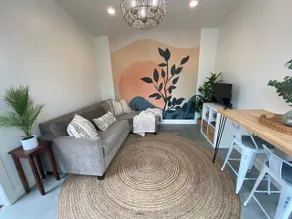 Boho beach bungalow- walk to Poplar Beach - Image 2