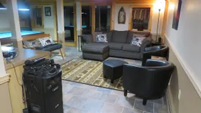 Charming and spacious lakefront home with 4 bedrooms, hot tub and pool table! - Image 4