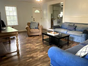Tucked Away Renovated 4 Bedroom/ 2 Bath, Sleep 12  Close to Parris Island - Image 2