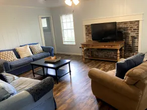 Tucked Away Renovated 4 Bedroom/ 2 Bath, Sleep 12  Close to Parris Island - Image 4