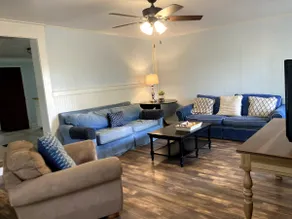 Tucked Away Renovated 4 Bedroom/ 2 Bath, Sleep 12  Close to Parris Island - Image 3