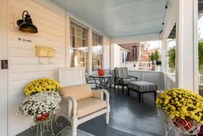 The Loriann , A Boutique Stay in a 1940's Home. New Sleep Number Bed! - Image 4