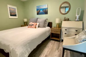 Stylish Spacious Seaside Retreat, Walking to Beach - Image 4