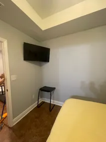 Twelve Oaks modern independent apartment - Image 3
