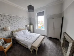 Stunning seafront apartment - Image 5