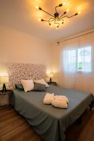 Black Level Suites, 30m from the beach, pool and garage - Image 2