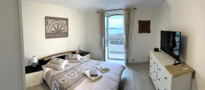 Bleue Apartment · Lake view · 2 bedrooms · Living room - Image 5